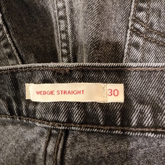 Levi's Premium Wedgie Straight Jeans High Rise Raw Hem Black Washed Pant sz 30 - Picture 8 of 15